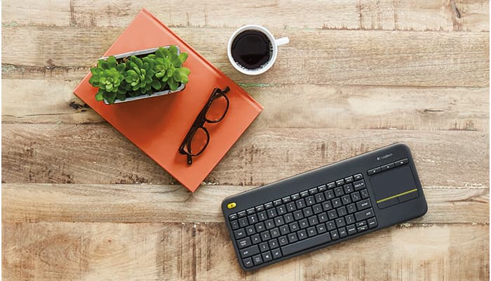 Logitech K400 Plus Wireless Touch Keyboard — view 3
